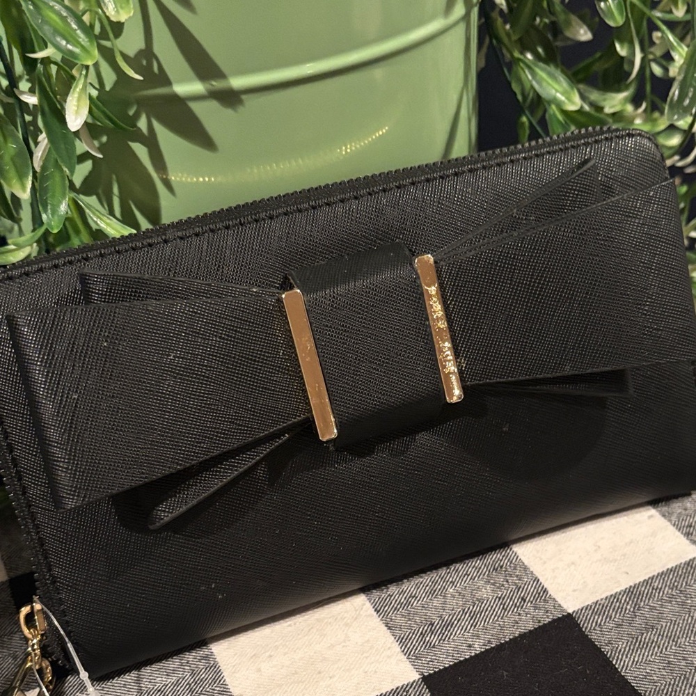 Betsey Johnson Black Bow Accent Wristlet Wallet - Picture 6 of 6